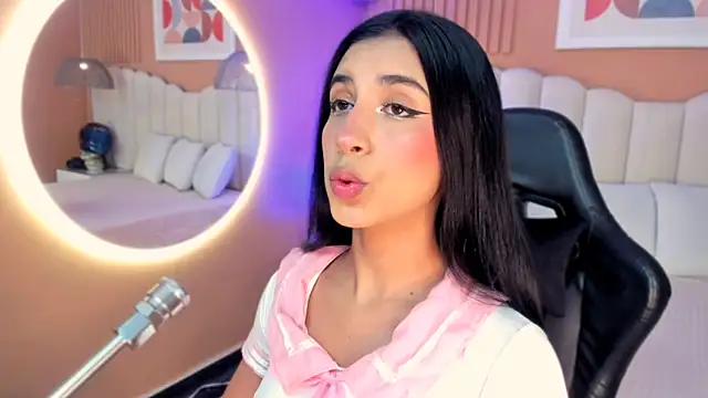 Snapshot of zia_cooper chatting on 16, 10, 2025 zia cooper online show from 16, 10, 2025