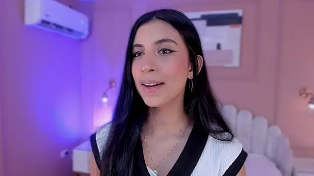 Snapshot of zia_cooper chatting on 5, 2, 2026 zia cooper online show from 5, 2, 2026