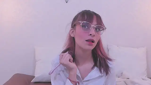 Snapshot of RedMeloddy chatting on 9, 1, 2025 RedMeloddy online show from 9, 1, 2025