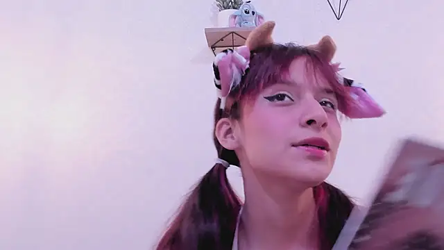 Snapshot of RedMeloddy chatting on 19, 1, 2025 RedMeloddy online show from 19, 1, 2025