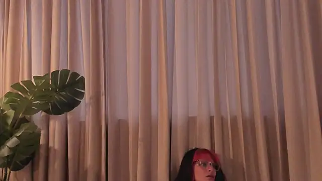 Snapshot of RedMeloddy chatting on 3, 2, 2025 RedMeloddy online show from 3, 2, 2025