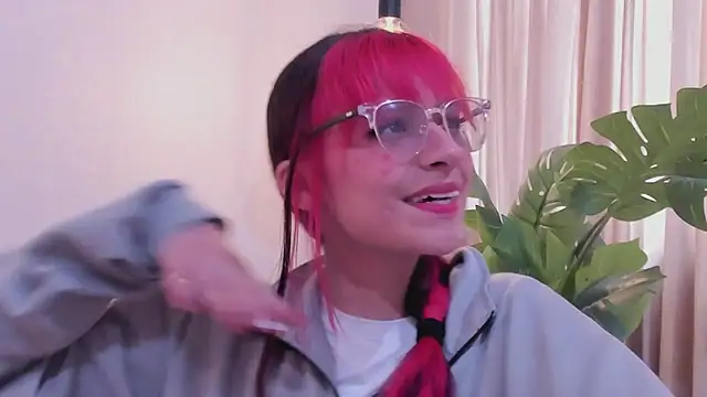 Snapshot of RedMeloddy chatting on 6, 2, 2025 RedMeloddy online show from 6, 2, 2025