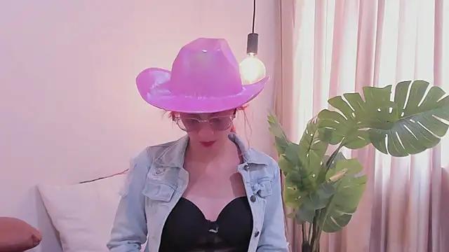 Snapshot of RedMeloddy chatting on 7, 2, 2025 RedMeloddy online show from 7, 2, 2025