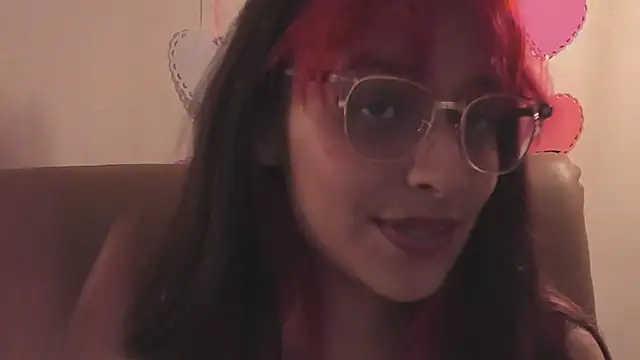 Snapshot of RedMeloddy chatting on 12, 2, 2025 RedMeloddy online show from 12, 2, 2025