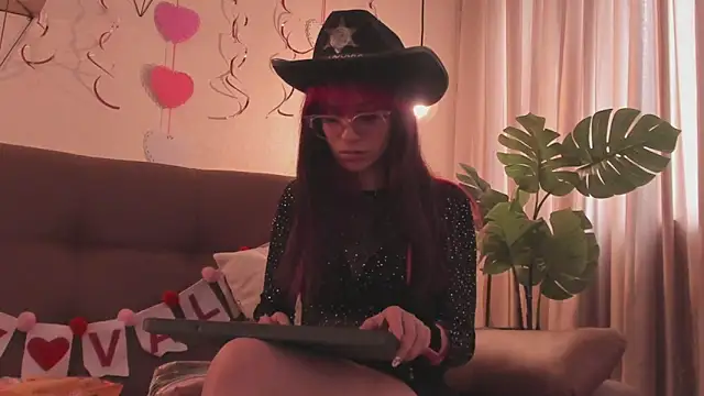 Snapshot of RedMeloddy chatting on 14, 2, 2025 RedMeloddy online show from 14, 2, 2025