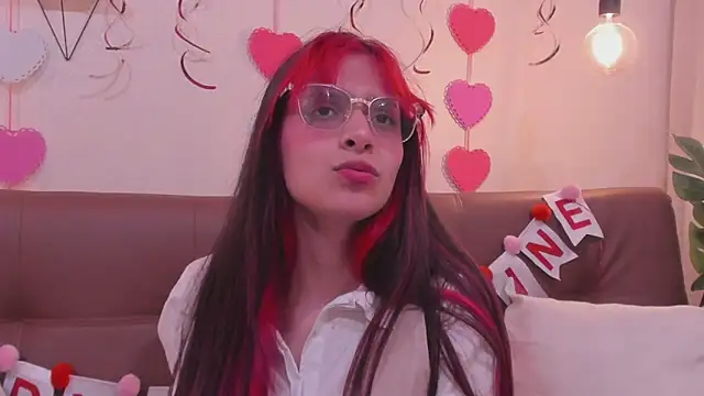 Snapshot of RedMeloddy chatting on 15, 2, 2025 RedMeloddy online show from 15, 2, 2025