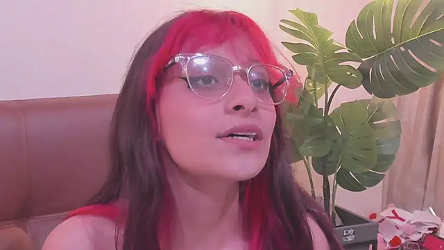 Snapshot of RedMeloddy chatting on 21, 2, 2025 RedMeloddy online show from 21, 2, 2025