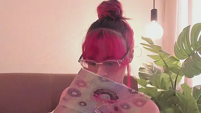 Snapshot of RedMeloddy chatting on 22, 2, 2025 RedMeloddy online show from 22, 2, 2025