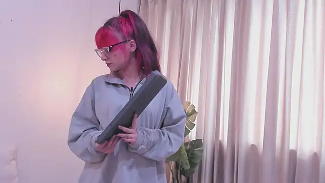 Snapshot of RedMeloddy chatting on 24, 2, 2025 RedMeloddy online show from 24, 2, 2025