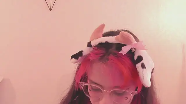 Snapshot of RedMeloddy chatting on 9, 3, 2025 RedMeloddy online show from 9, 3, 2025