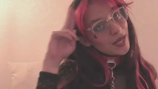 Snapshot of RedMeloddy chatting on 11, 3, 2025 RedMeloddy online show from 11, 3, 2025