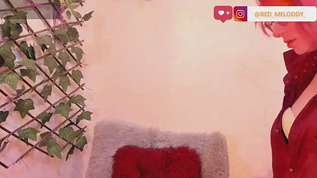 Snapshot of RedMeloddy chatting on 14, 10, 2025 RedMeloddy online show from 14, 10, 2025