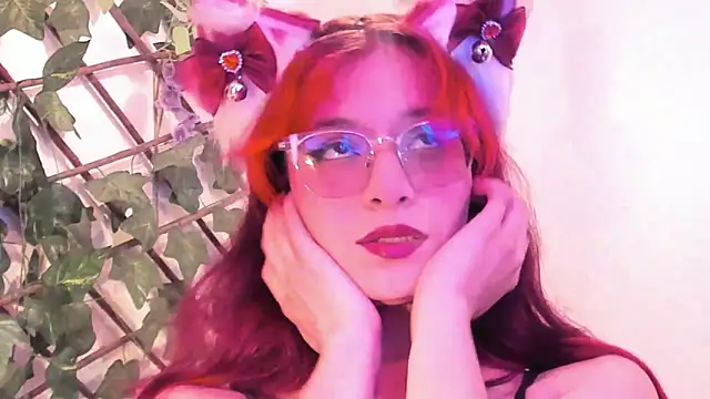 Snapshot of RedMeloddy chatting on 2, 11, 2025 RedMeloddy online show from 2, 11, 2025