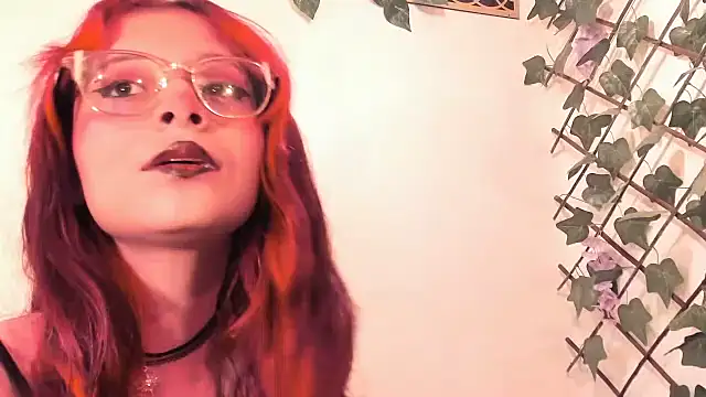 Snapshot of RedMeloddy chatting on 6, 11, 2025 RedMeloddy online show from 6, 11, 2025