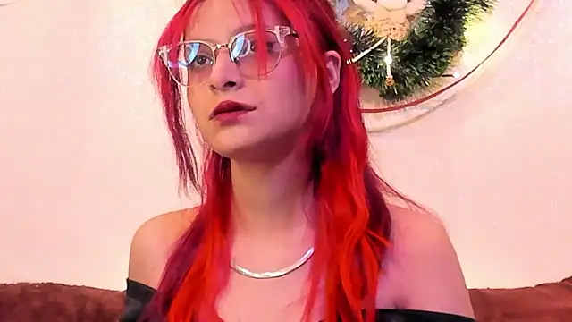 Snapshot of RedMeloddy chatting on 15, 12, 2025 RedMeloddy online show from 15, 12, 2025