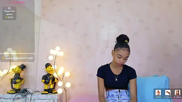Snapshot of littleebonymommy chatting on 25, 6, 2026 littleebonymommy online show from 25, 6, 2026