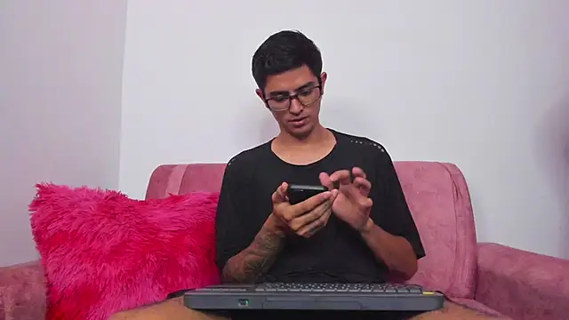 Ethan Sai    online show from 14, 12, 2024