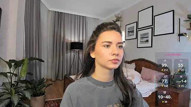 Snapshot of NicoleLuv chatting on 4, 12, 2025 NicoleLuv online show from 4, 12, 2025