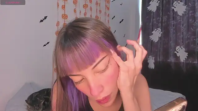 Snapshot of MiaGoth_ chatting on 22, 10, 2025 MiaGoth online show from 22, 10, 2025