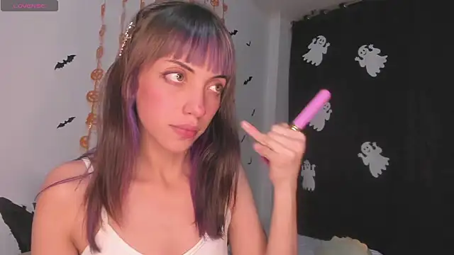 Snapshot of MiaGoth_ chatting on 23, 10, 2025 MiaGoth online show from 23, 10, 2025