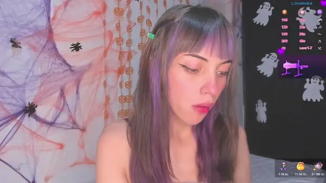 Snapshot of MiaGoth_ chatting on 25, 10, 2025 MiaGoth online show from 25, 10, 2025