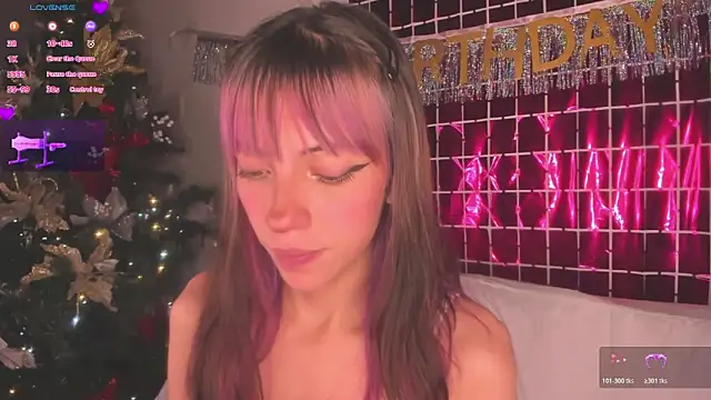 Snapshot of MiaGoth_ chatting on 17, 12, 2025 MiaGoth online show from 17, 12, 2025