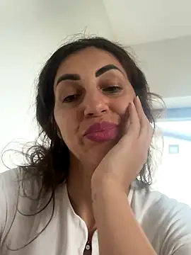 EmaSkyes online show from 6, 10, 2025