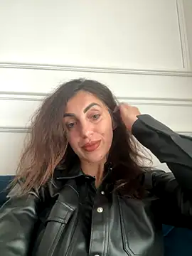 EmaSkyes online show from 23, 10, 2025