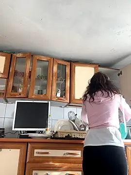 EmaSkyes online show from 1, 11, 2025