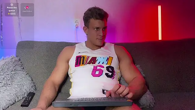 Snapshot of Adam_misti chatting on 3, 2, 2025 Adam misti online show from 3, 2, 2025