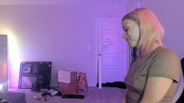 Snapshot of mollygordan chatting on 2, 10, 2025 mollygordan online show from 2, 10, 2025