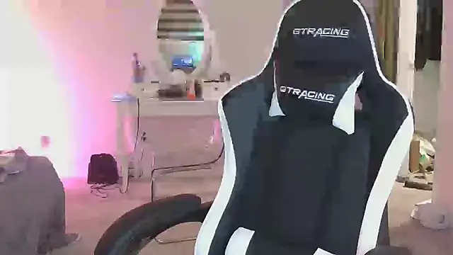 Snapshot of mollygordan chatting on 11, 10, 2025 mollygordan online show from 11, 10, 2025