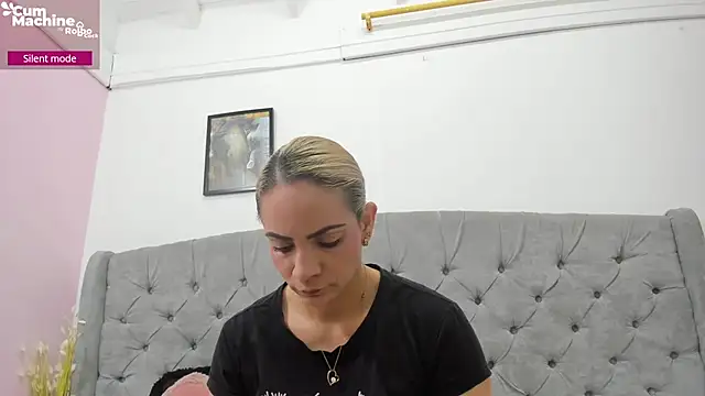 Snapshot of Valesskahall chatting on 8, 10, 2025 Valesskahall online show from 8, 10, 2025