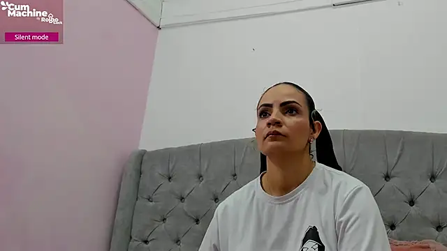 Snapshot of Valesskahall chatting on 5, 12, 2025 Valesskahall online show from 5, 12, 2025