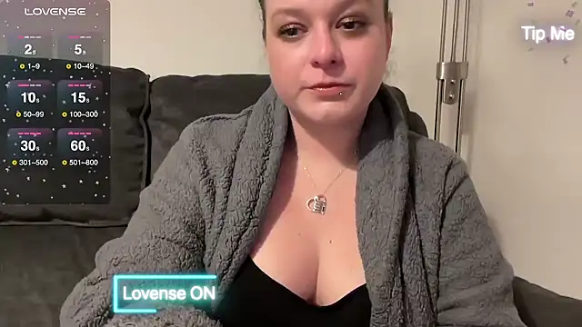 NaughtyWifeUK online show from 28, 2, 2025