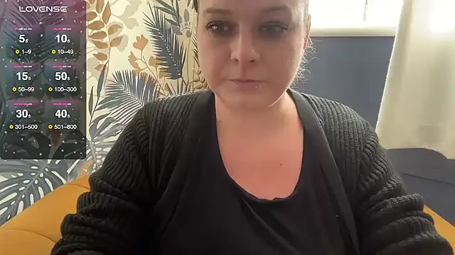 NaughtyWifeUK online show from 7, 1, 2026