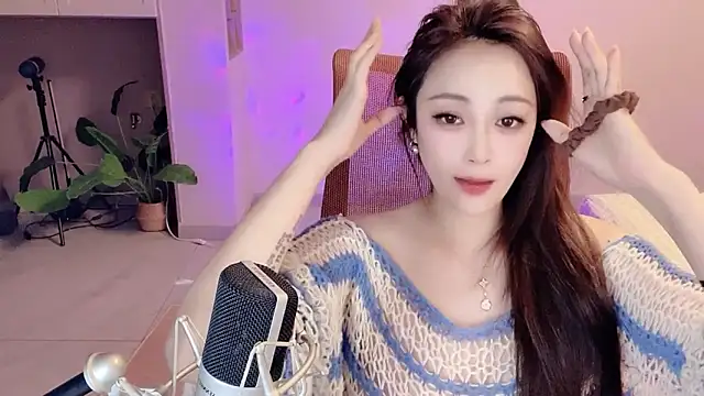 Daisy-77 online show from 18, 2, 2026