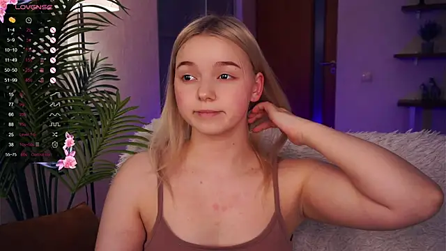 Snapshot of ZaraCreedon chatting on 14, 1, 2025 ZaraCreedon online show from 14, 1, 2025