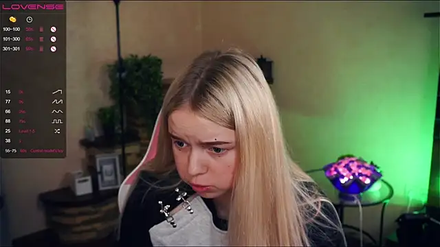 Snapshot of ZaraCreedon chatting on 27, 1, 2025 ZaraCreedon online show from 27, 1, 2025