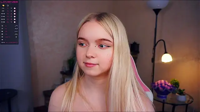 Snapshot of ZaraCreedon chatting on 4, 2, 2025 ZaraCreedon online show from 4, 2, 2025