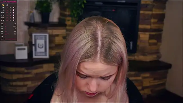 Snapshot of ZaraCreedon chatting on 6, 2, 2025 ZaraCreedon online show from 6, 2, 2025