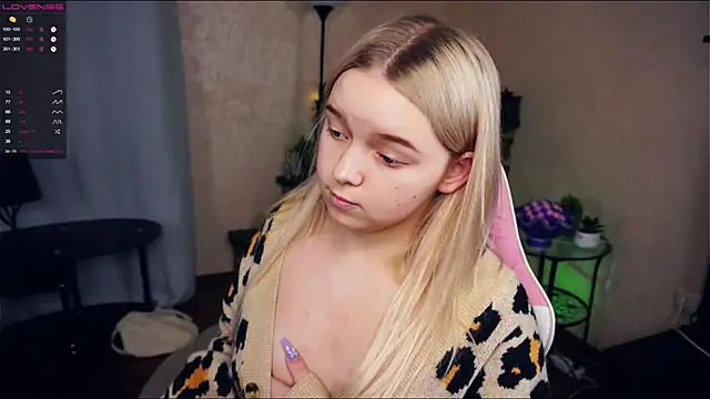 Snapshot of ZaraCreedon chatting on 10, 2, 2025 ZaraCreedon online show from 10, 2, 2025