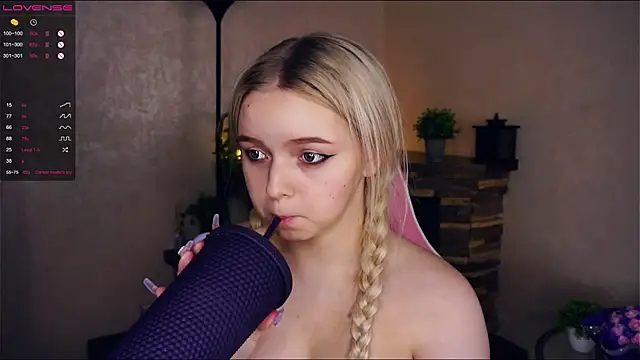 Snapshot of ZaraCreedon chatting on 15, 2, 2025 ZaraCreedon online show from 15, 2, 2025