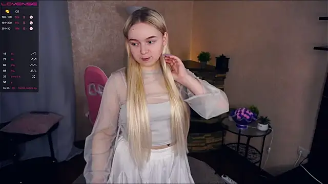 Snapshot of ZaraCreedon chatting on 15, 2, 2025 ZaraCreedon online show from 15, 2, 2025