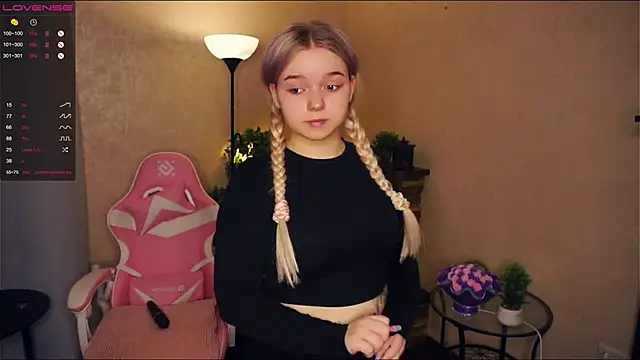 Snapshot of ZaraCreedon chatting on 21, 2, 2025 ZaraCreedon online show from 21, 2, 2025