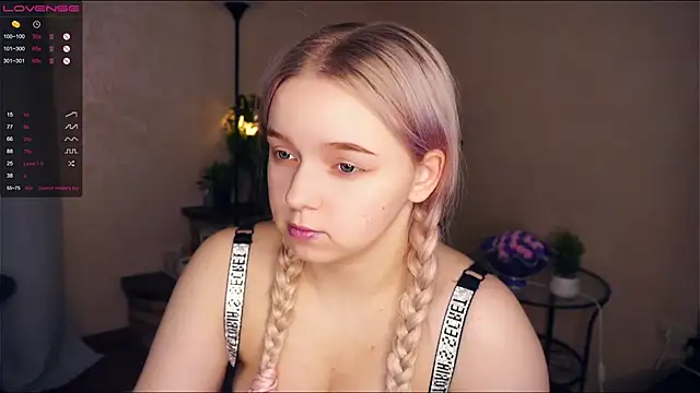 Snapshot of ZaraCreedon chatting on 21, 2, 2025 ZaraCreedon online show from 21, 2, 2025