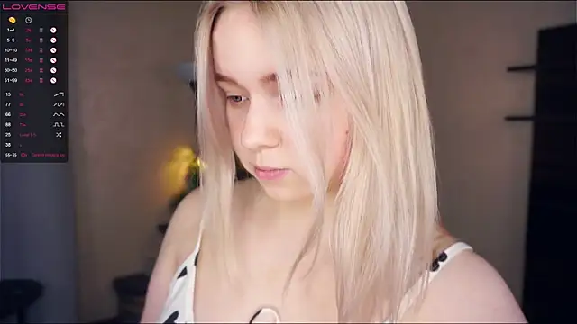 Snapshot of ZaraCreedon chatting on 1, 3, 2025 ZaraCreedon online show from 1, 3, 2025