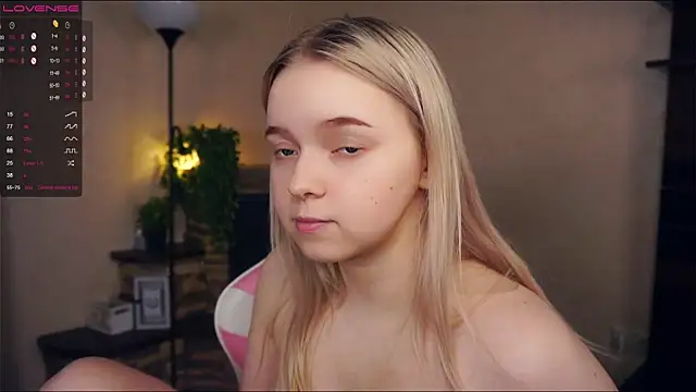 Snapshot of ZaraCreedon chatting on 3, 3, 2025 ZaraCreedon online show from 3, 3, 2025