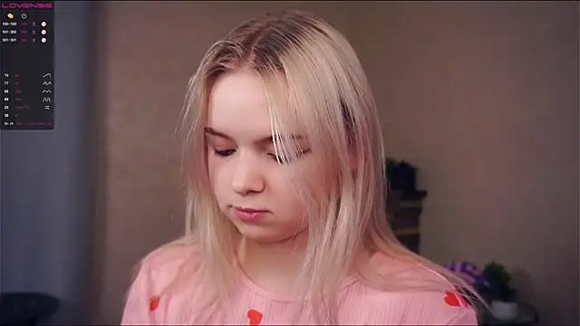 Snapshot of ZaraCreedon chatting on 6, 3, 2025 ZaraCreedon online show from 6, 3, 2025