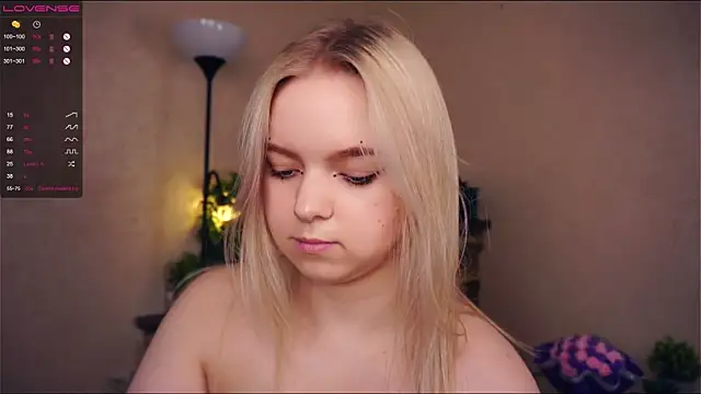 Snapshot of ZaraCreedon chatting on 8, 3, 2025 ZaraCreedon online show from 8, 3, 2025